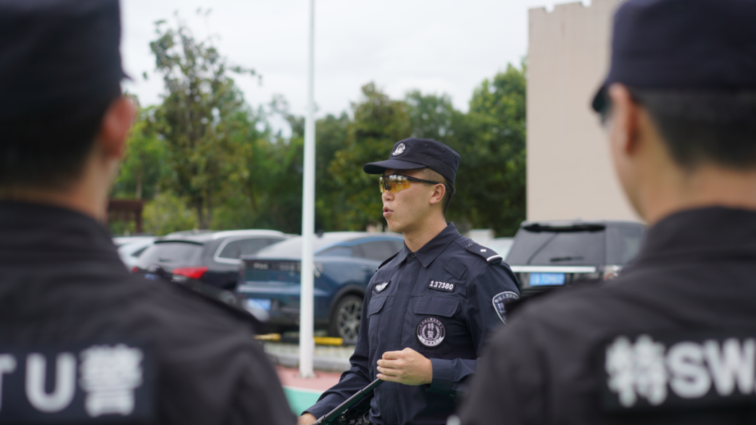 從草原到警營,他用子彈寫下這兩個字